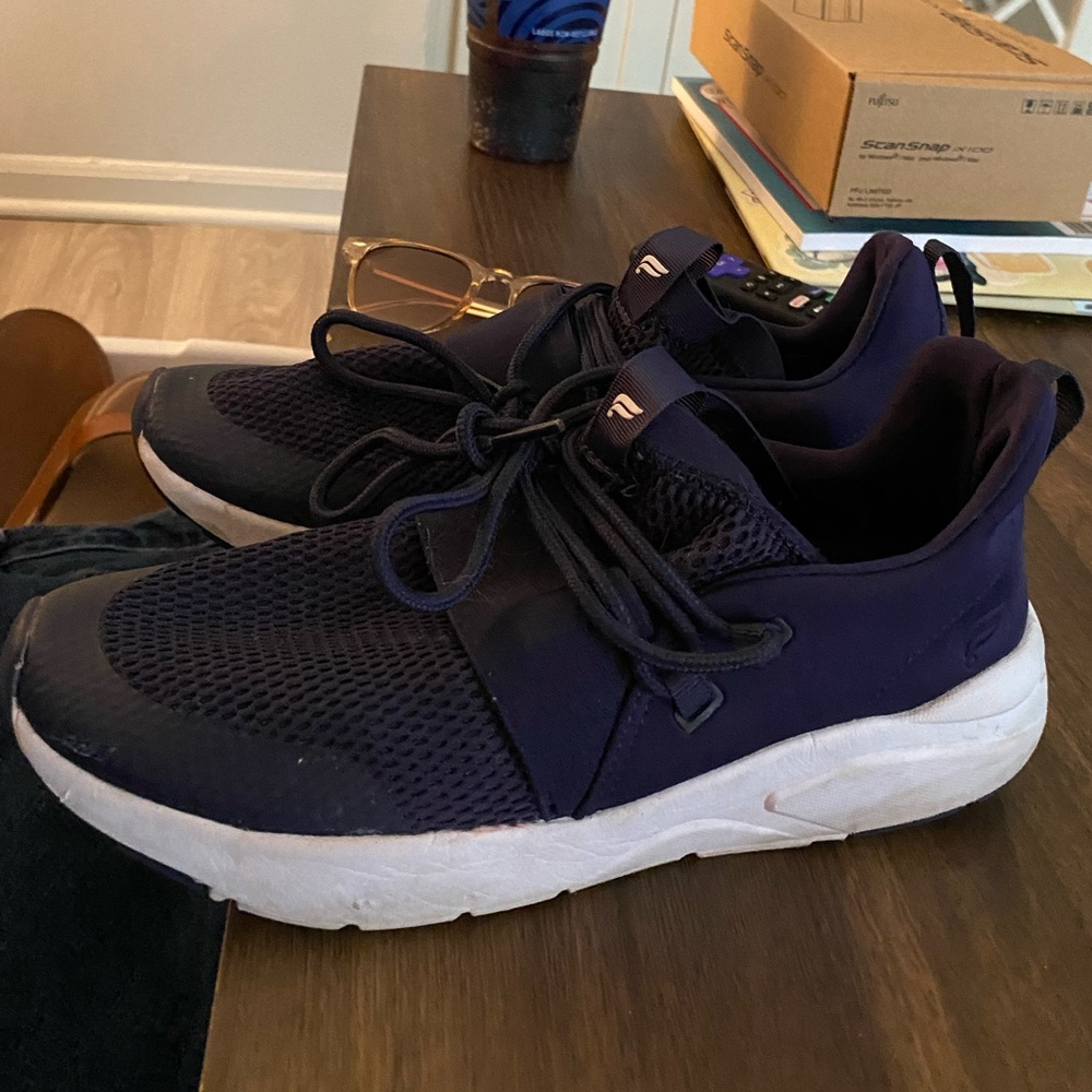 Fabletics tennis shoes